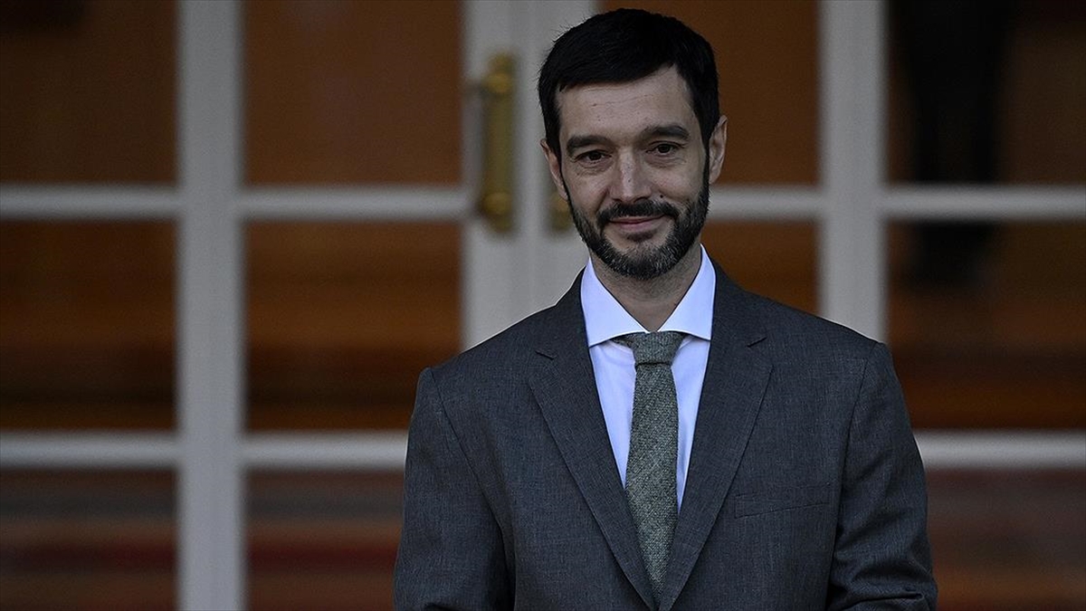 İspanyol Bakan Bustinduy, İsrail'in Gazze'de "açık Bir Soykırım Yaptığını" Belirtti