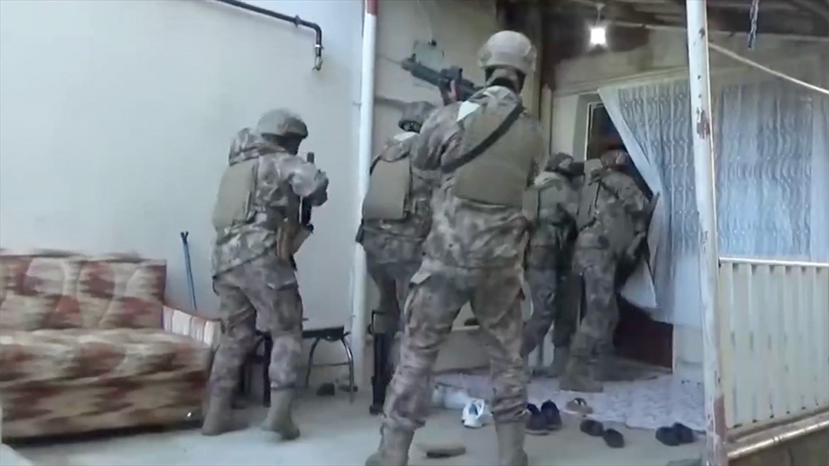 "Sibergöz-40" Operasyonlarında 181 Şüpheli Yakalandı