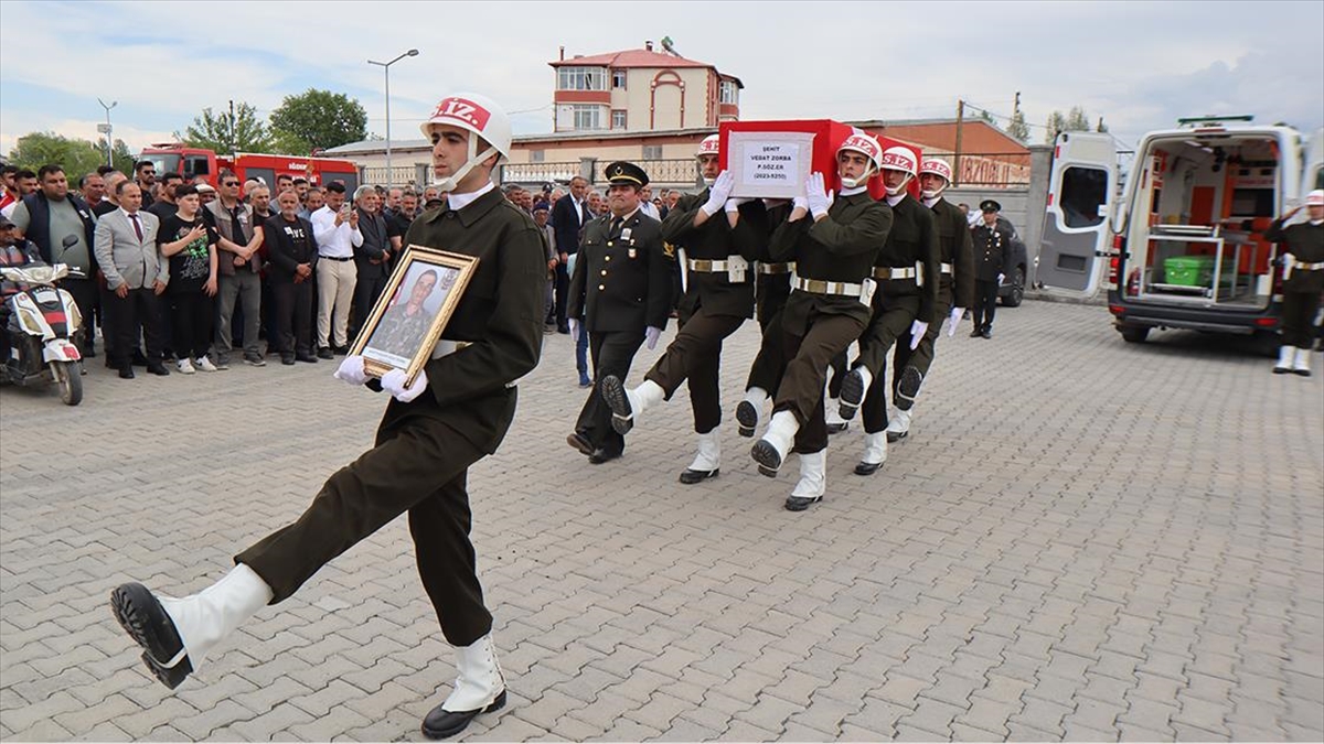 Şehit Piyade Sözleşmeli Er Vedat Zorba Ve Güvenlik Korucusu Yıldız Son Yolculuğuna Uğurlandı