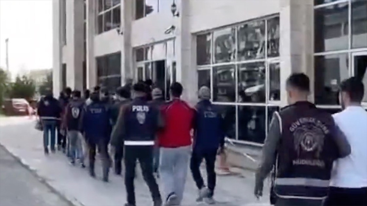 Fetö'ye Yönelik "kıskaç-17" Operasyonlarında 45 Şüpheli Yakalandı