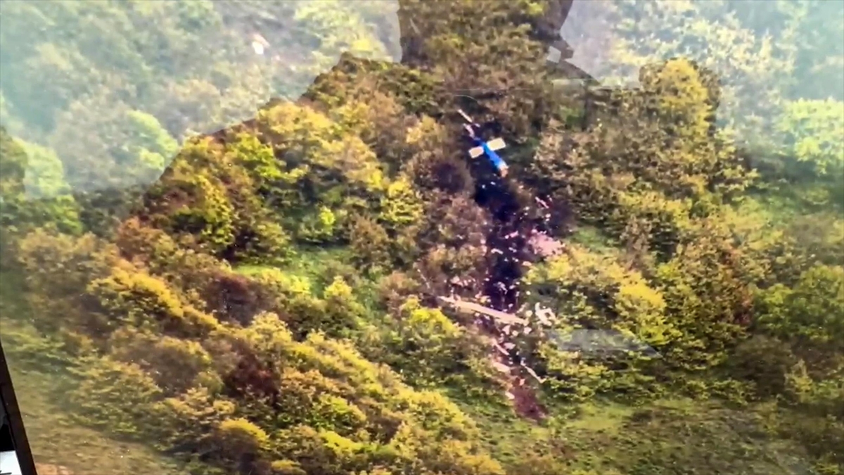 İran Genelkurmay Başkanlığı, Reisi'yi Taşıyan Helikopterin Düşmesine İlişkin Ön Raporu Yayımladı