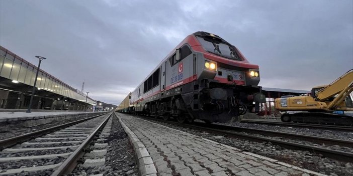 Yeniden Hizmete Açılan Bakü-tiflis-kars Demir Yolu Hattı "orta Koridor"u Da Hareketlendirecek