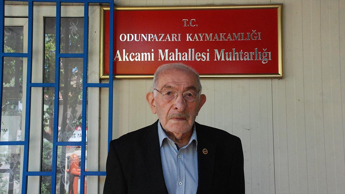 Eskişehir'in En Kıdemli Muhtarı 48 Yıldır Mührü Elinden Bırakmadı