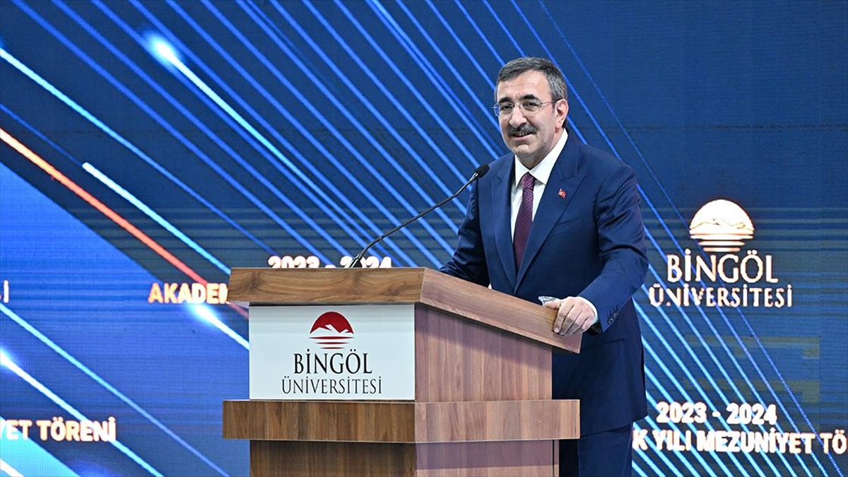 Cumhurbaşkanı Yardımcısı Yılmaz: Öğrencilerin Kampüslerde Ortaya Koyduğu Tavır, Umutları Diri Tutmamıza Vesile Oluyor