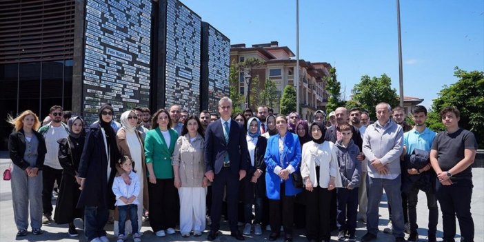 Ak Parti İnsan Hakları Başkanı Yalçın, Demokrasi Ve Özgürlükler Adası'nı Gençlerle Ziyaret Etti