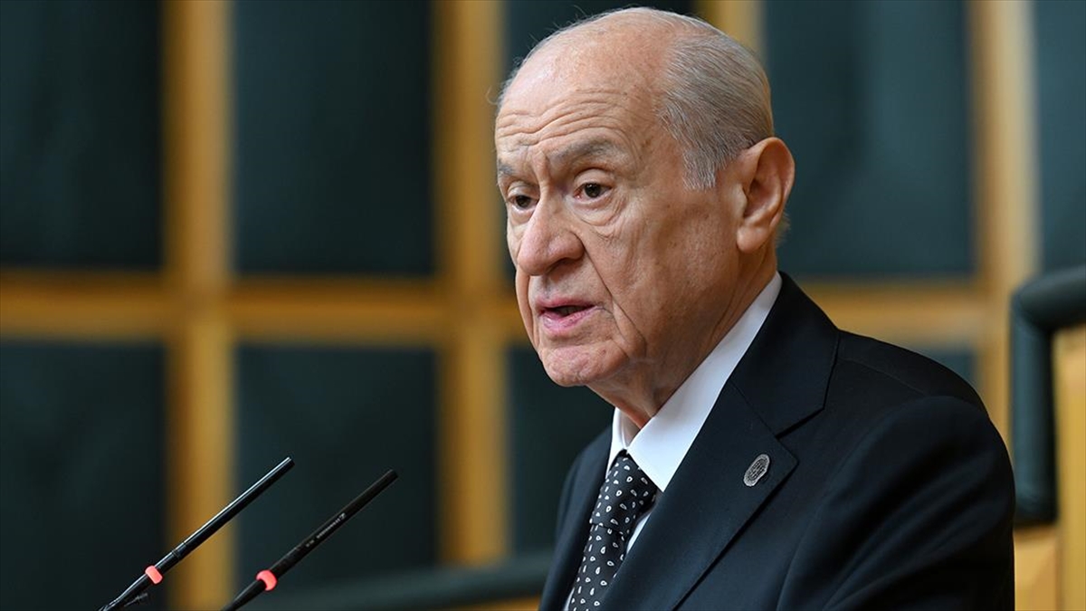 Bahçeli, Sinan Ateş cinayeti üzerinden yapılan eleştirilere, DEV-GENÇ’i hedef alarak yanıt verdi!