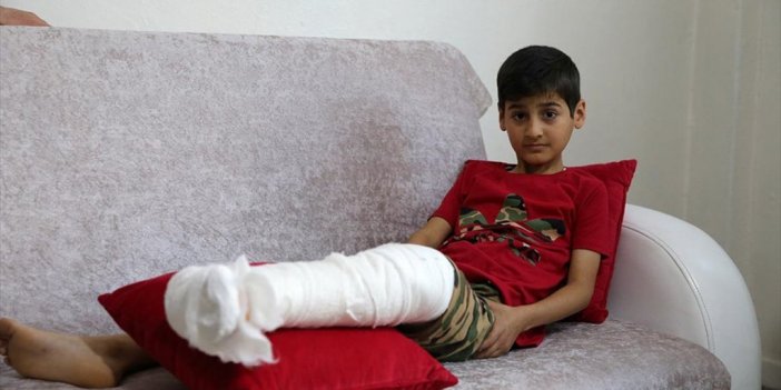 Muş'ta Sahipsiz Köpeğin Saldırısından Kaçarken Kaval Kemiği Kırılan Çocuk Ameliyat Edildi