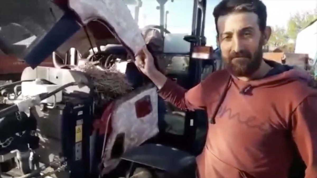 Traktörünün Motor Kısmına Kuş Yuva Yapınca Tarla İşlerini Erteledi
