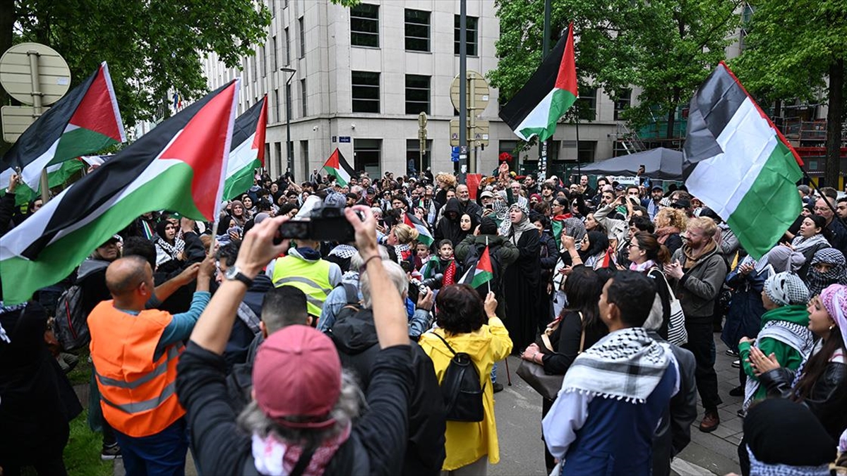 ABD'nin Brüksel Büyükelçiliği Önünde Filistin'e Destek Gösterisi