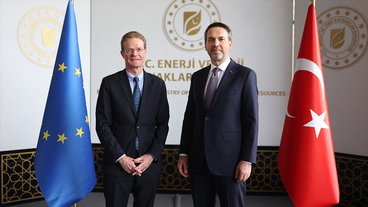 Bakan Bayraktar, Ab Türkiye Delegasyonu Ve Büyükelçilerle Enerjide İşbirliği Fırsatlarını Görüştü