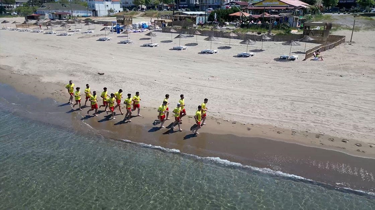 Sakarya Sahillerinde Hizmet Verecek Cankurtaranlar Zorlu Eğitimlerle Göreve Hazırlanıyor