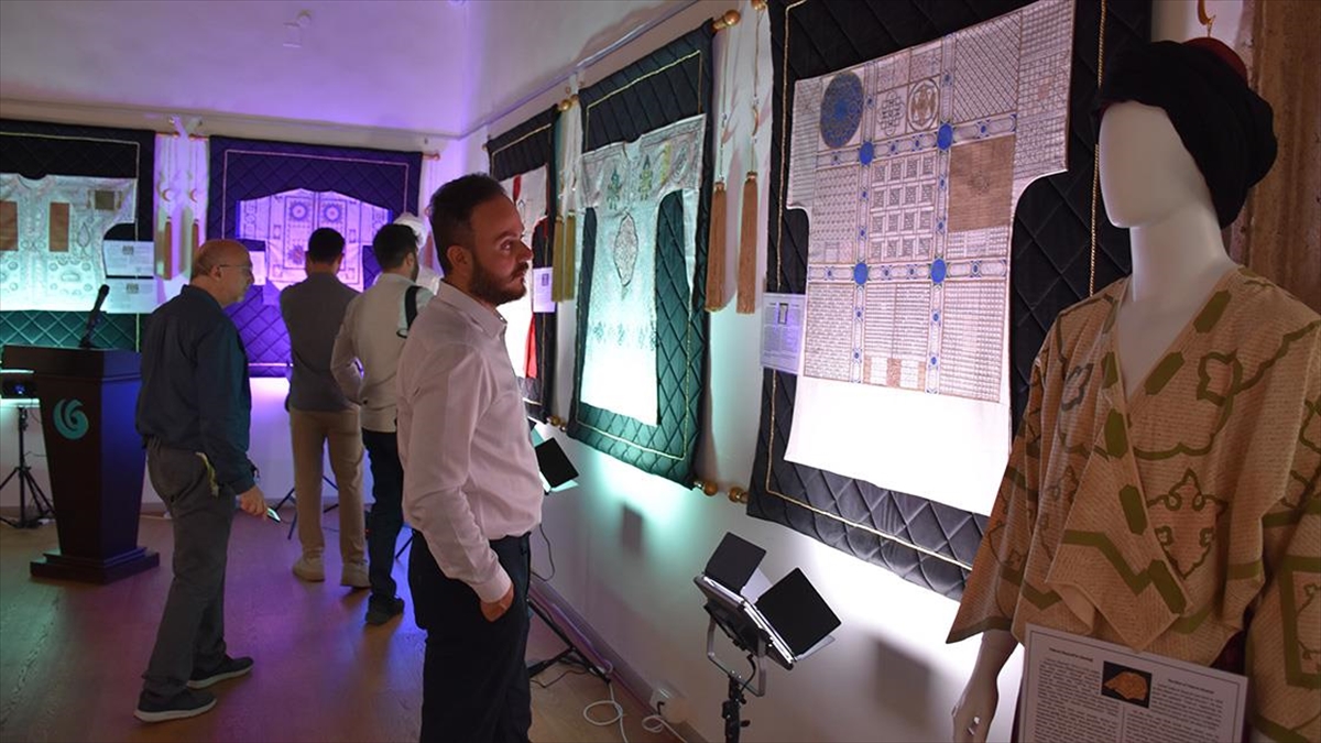 Roma'da "Dualı Gömlekler" Sergisi Açıldı