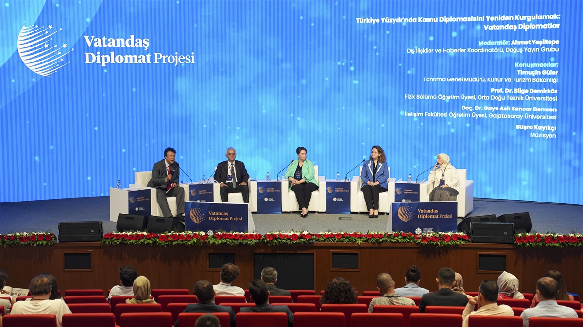 Cumhurbaşkanlığı İletişim Başkanlığının panelinde "vatandaş diplomat" kavramı tartışıldı