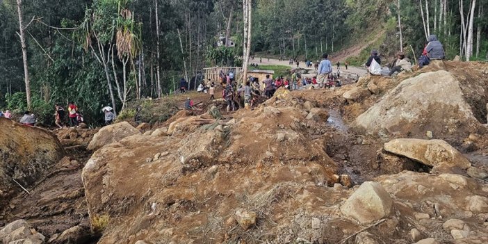 Papua Yeni Gine'deki Heyelanda Toprak Altında Kalan Köy, Toplu Mezarlığa Dönüştürüldü