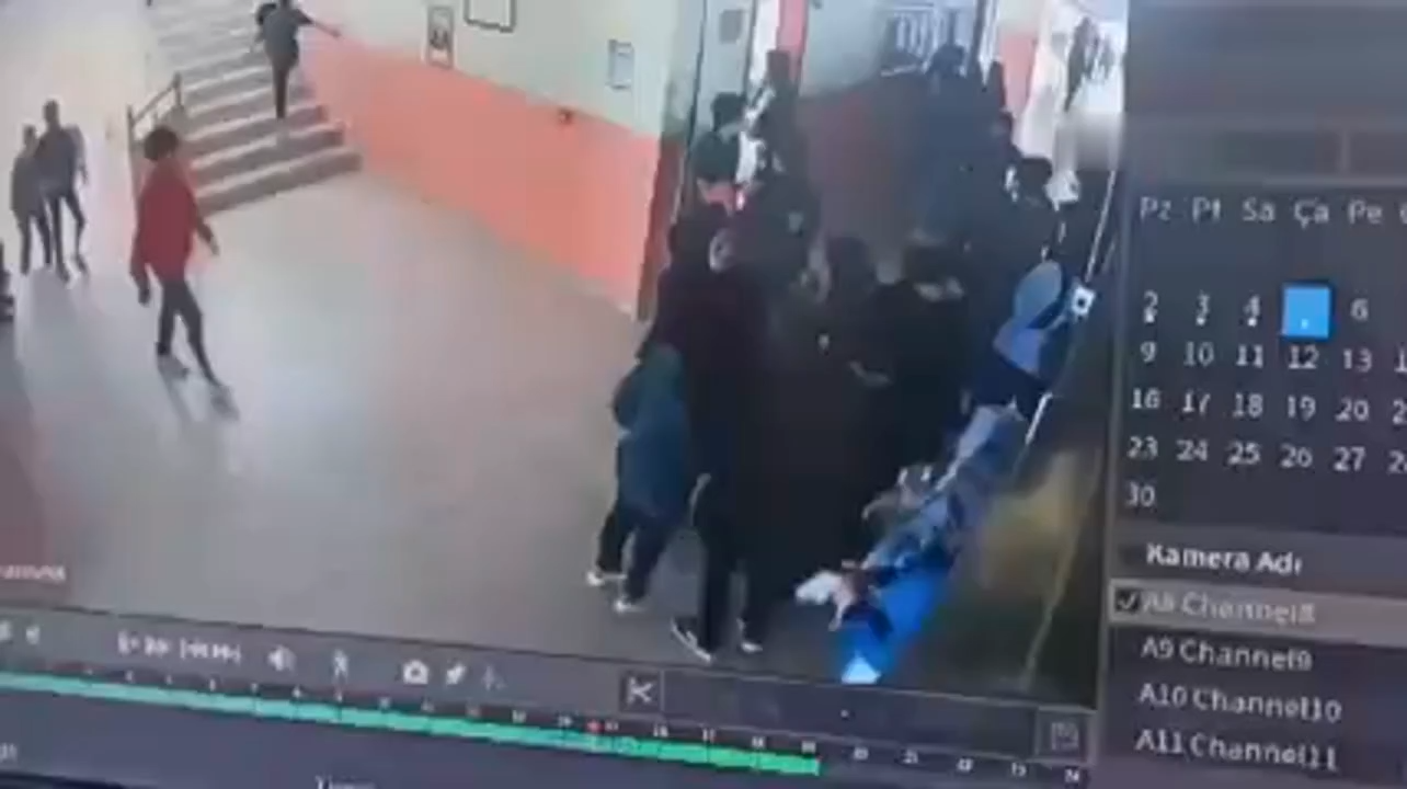 Okul müdürü, veli ve akrabaları tarafından zincirle darp edildi