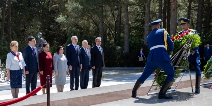 Tbmm Başkanı Kurtulmuş'tan Bakü'de Şehitlik Ziyareti