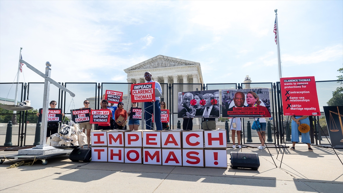 Abd Yüksek Mahkemesi Yargıcı Thomas Tartışmalı Lüks Seyahatlerini İlk Kez Beyan Etti