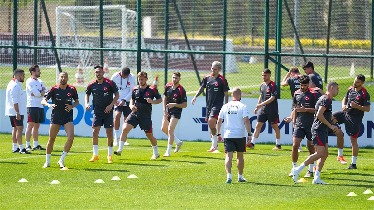 A Milli Futbol Takımı'nın Hannover'deki Halka Açık Antrenmanının Biletleri Tükendi