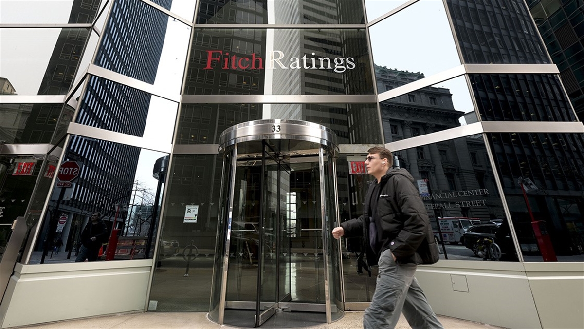 Fitch: Fransa'da Ani Seçim Kararı Mali Belirsizliği Artırıyor