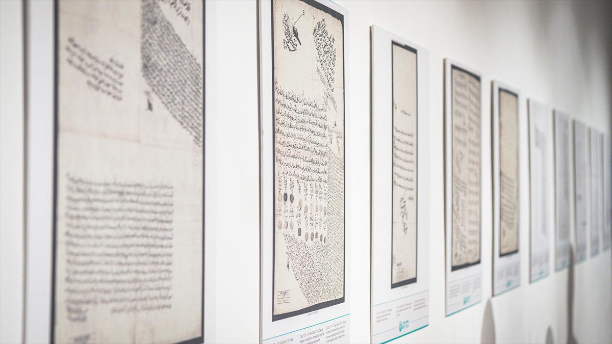 Karadağ'da "Osmanlı Arşiv Belgelerinde Karadağ" Sergisi Açıldı