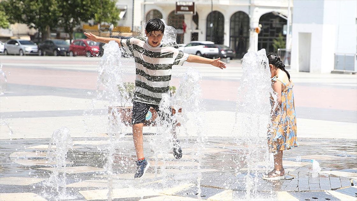 Ege'de Rekor Seviyeye Ulaşan Sıcaklık Hayatı Olumsuz Etkiliyor