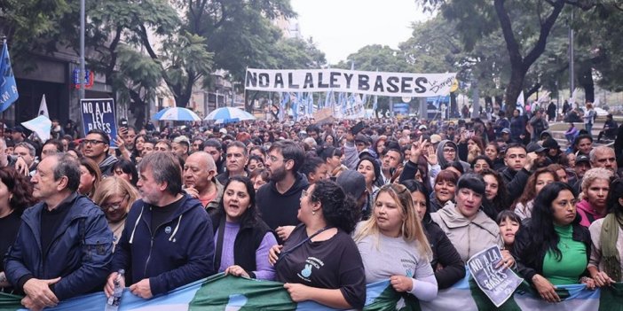 Arjantin'de Milei Hükümeti Karşıtı Şiddetli Protestolarda 40 Kişi Yaralandı