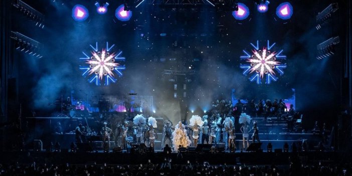 Ajda Pekkan Beşiktaş Tüpraş Stadyumu'nda Konser Verdi