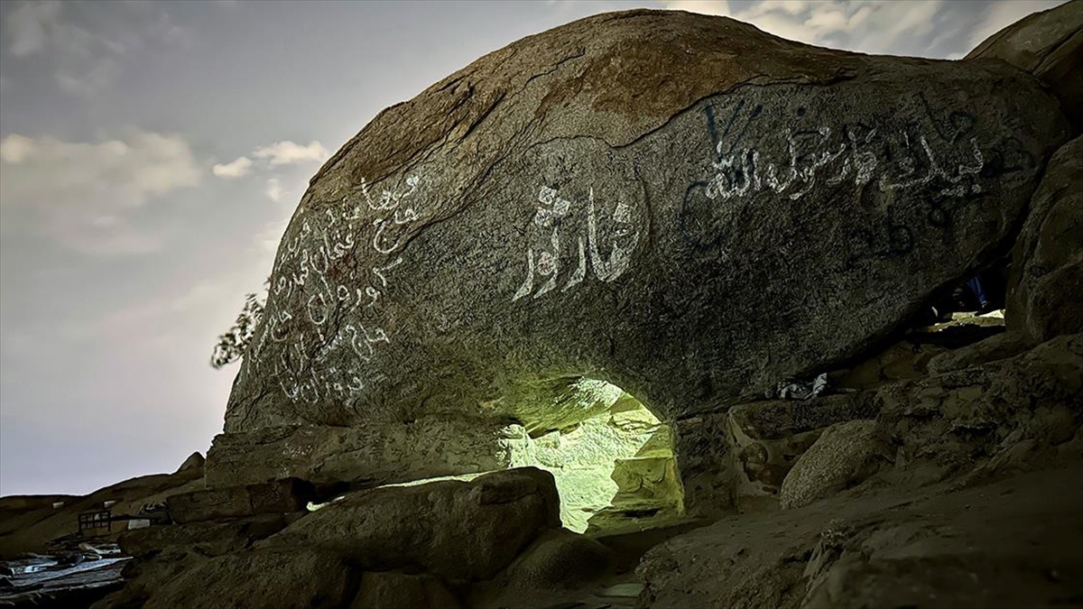 Hicrette Mucizenin Tanığı Sevr Mağarası