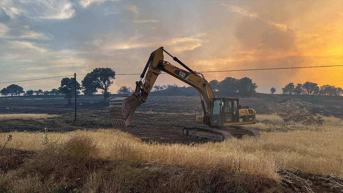 Uşak'ta Tarım Arazisinde Başlayıp Ormana Sıçrayan Yangın Kontrol Altına Alındı
