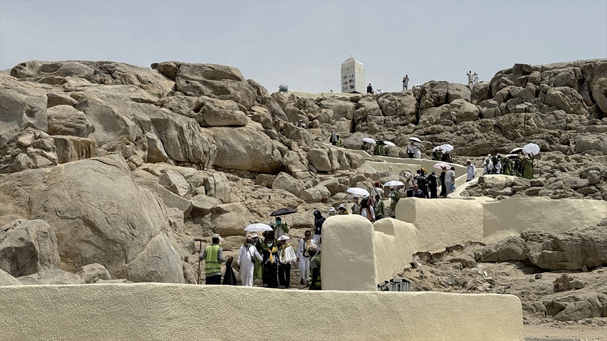 Arafat Ziyareti Güvenlik İçin Dron Ve Helikopterlerle Takip Edilecek