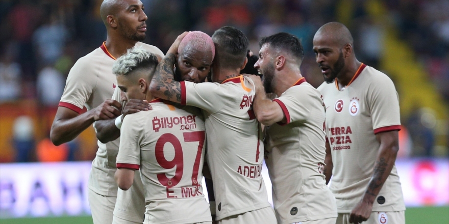 5 Kırmızı Kartın Çıktığı Maçın Galibi Galatasaray