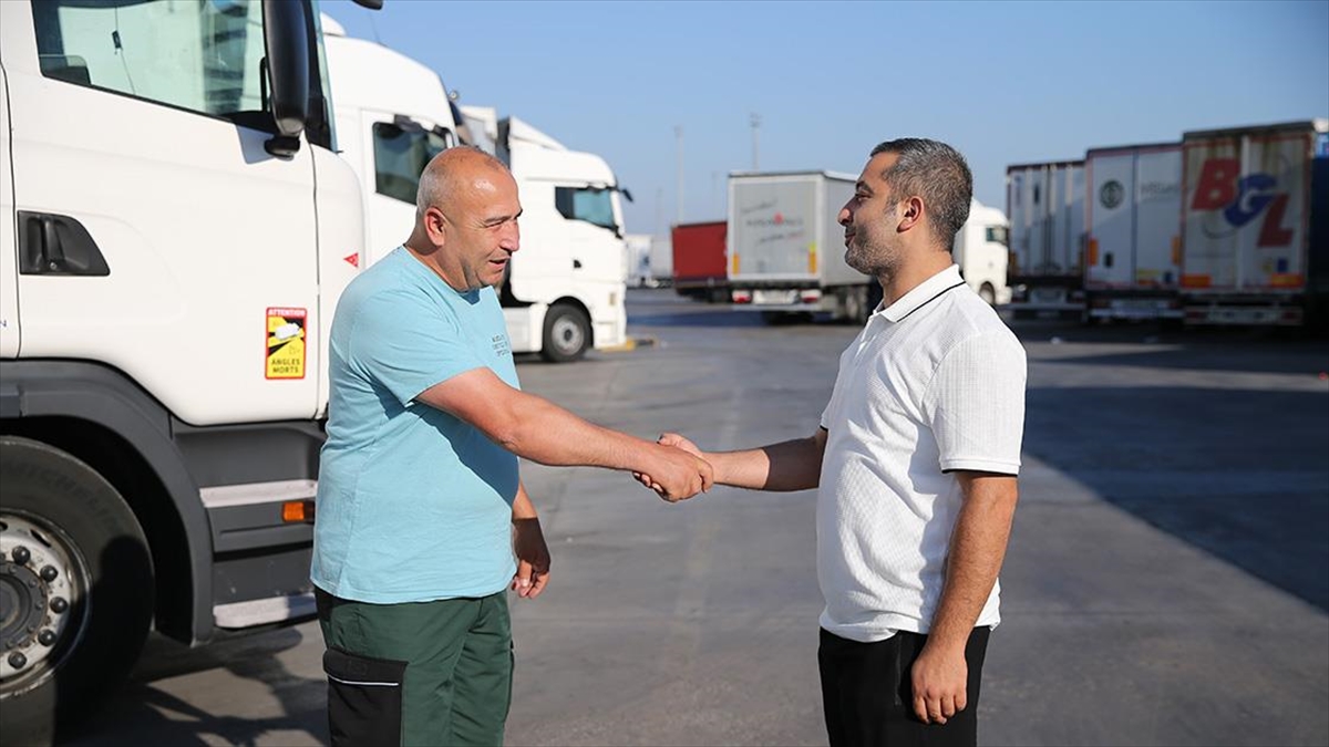 Kapıkule'de Sırada Bekleyen Tır Şoförleri Bayrama Ailelerinden Uzakta Girdi