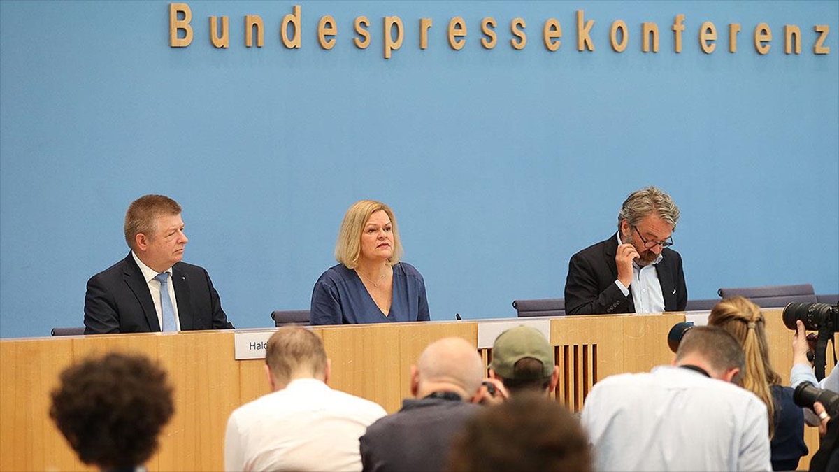 Almanya'da Aşırı Sağcı Ve Terör Örgütü Pkk'lı Sayısında Artış