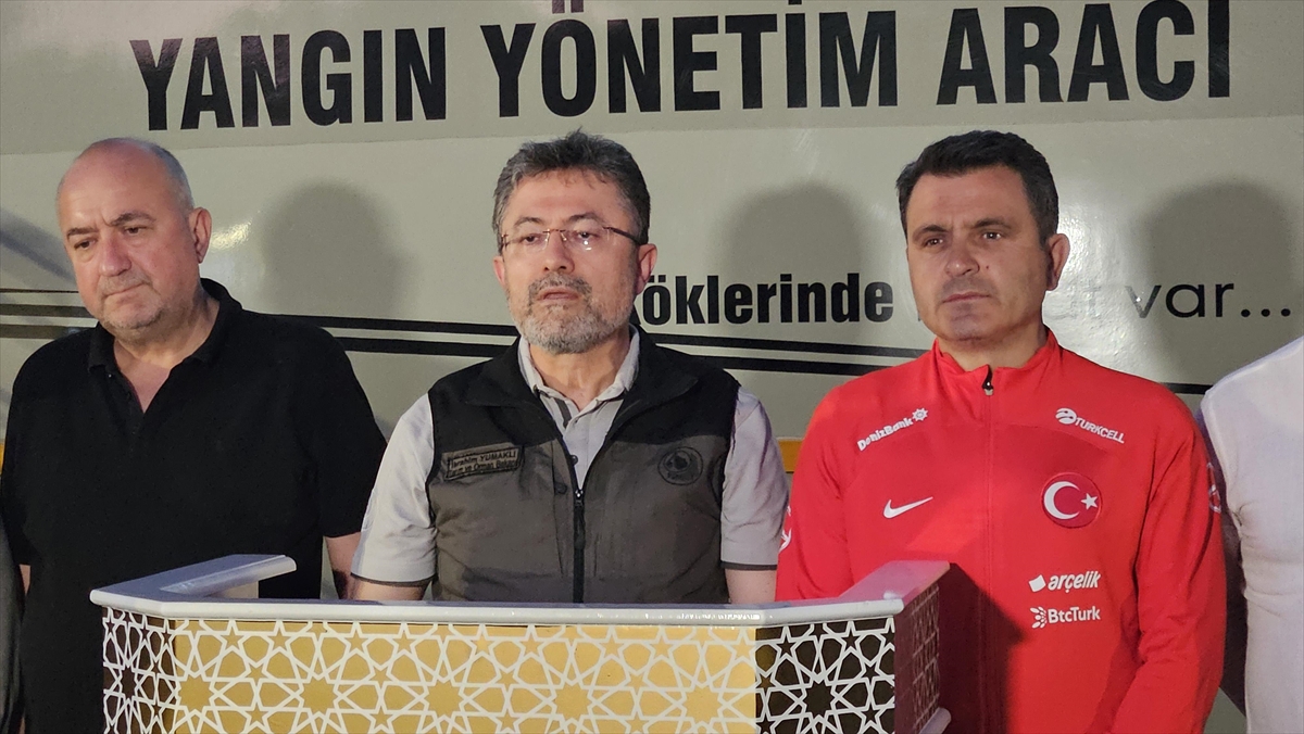 Tarım Ve Orman Bakanı Yumaklı: (çanakkale'deki Yangın) Gece Görüş Helikopteriyle Mücadeleye Devam Etmiş Olacağız