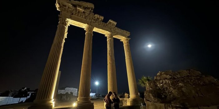 "medeniyetler Beşiği" Antalya'nın Ören Yerleri Ziyaretçilerini Yıldızlar Eşliğinde Ağırlıyor