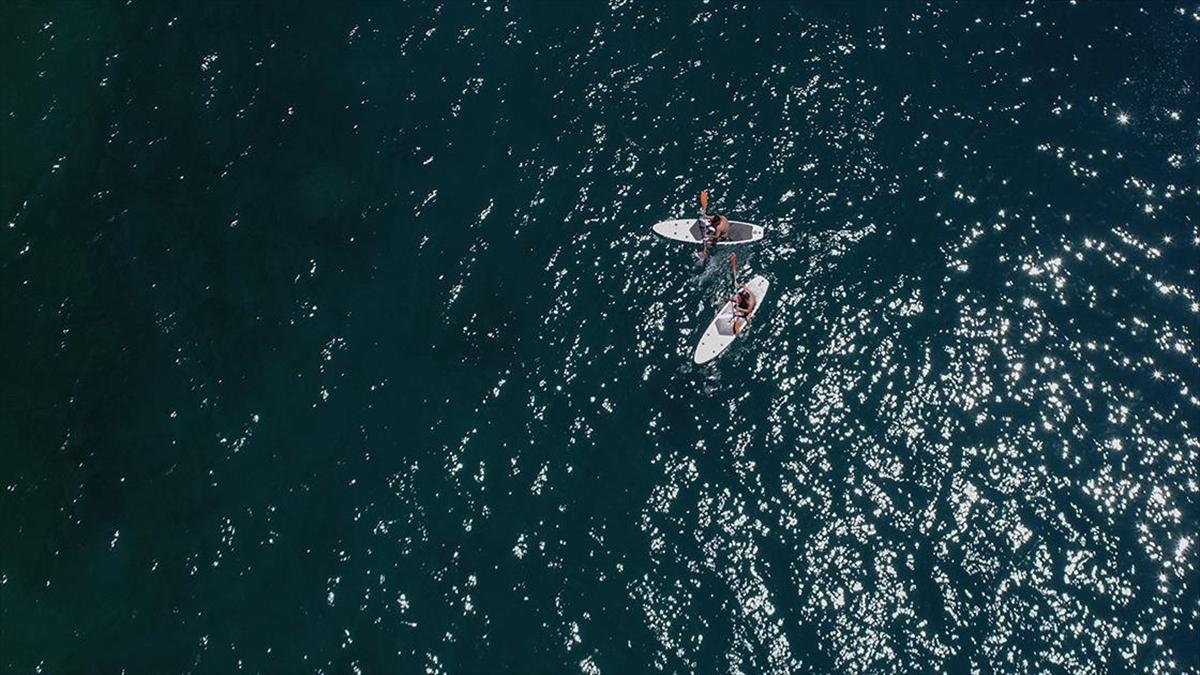Antalya Sahillerinde Bayram Yoğunluğu Sürüyor