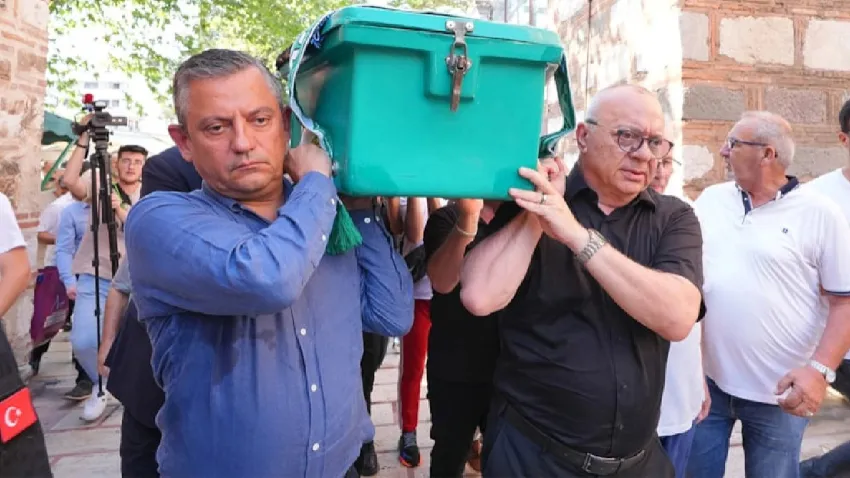 Özel, MHP’li ismin cenazesine katıldı