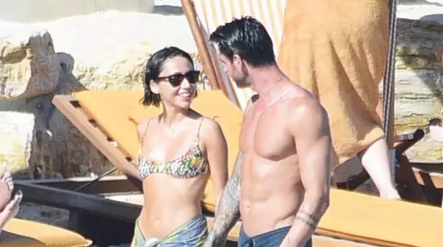 Çeşme'de aşk... Zeynep Bastık ile Serkay Tütüncü el ele