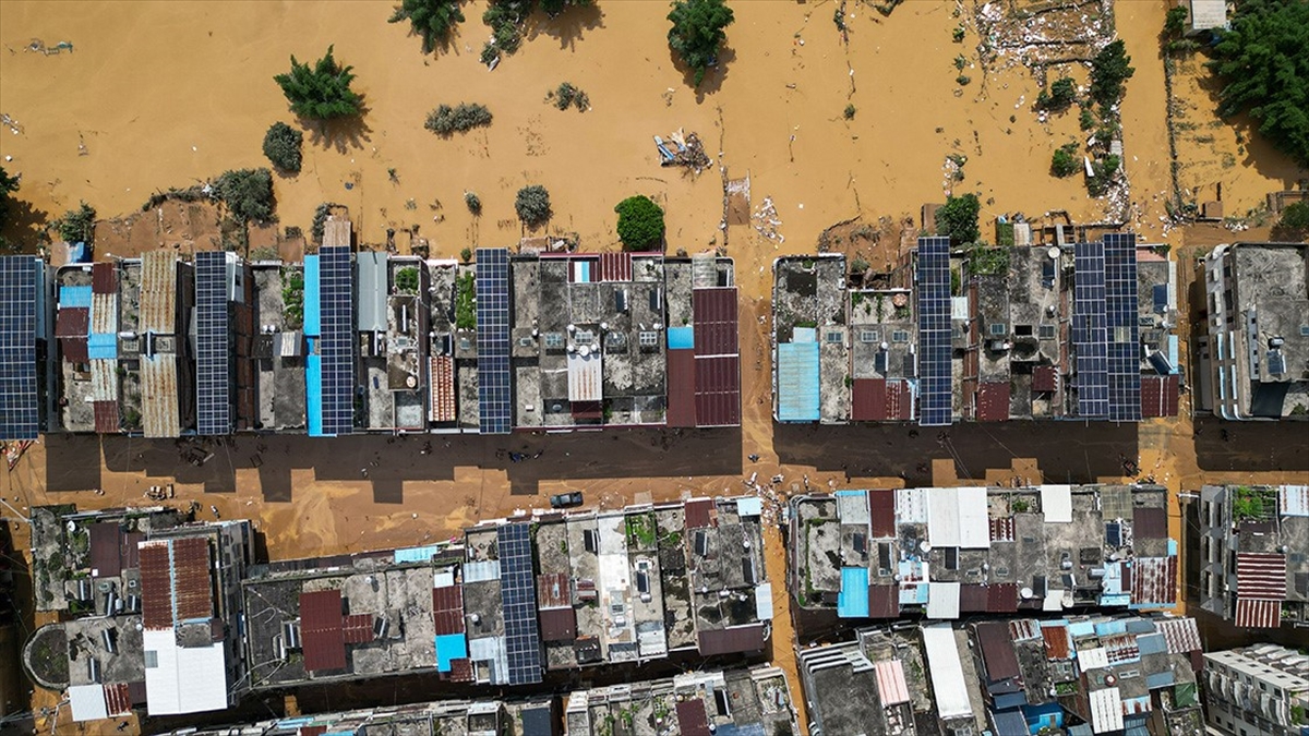 Çin'in Güneyinde Şiddetli Yağışın Yol Açtığı Sellerde Ölenlerin Sayısı 47'ye Çıktı