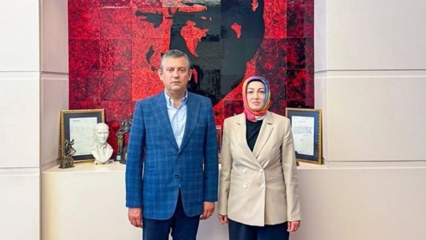 Ayşe Ateş'ten Özgür Özel'e övgü