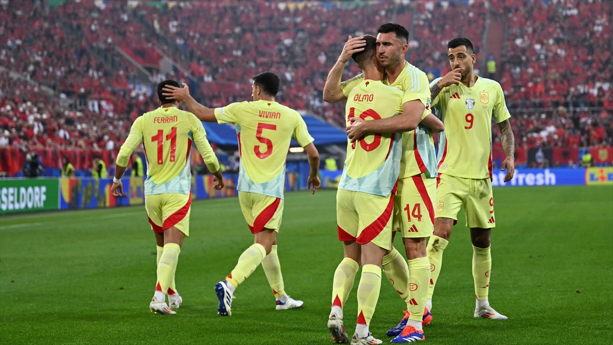 İspanya, Grubunu Namağlup Tamamladı