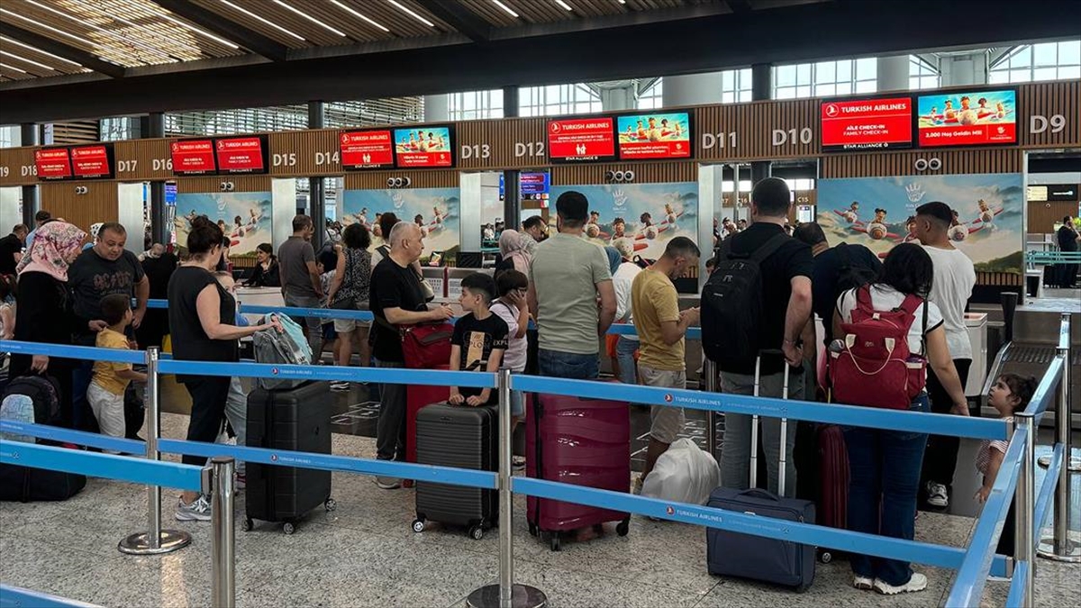 Bayram Tatilinde Havalimanlarında Yaklaşık 8 Milyon Yolcuya Hizmet Verildi