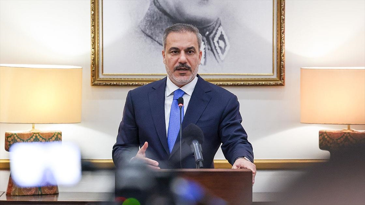 Bakan Fidan toplantıdan ayrıldı