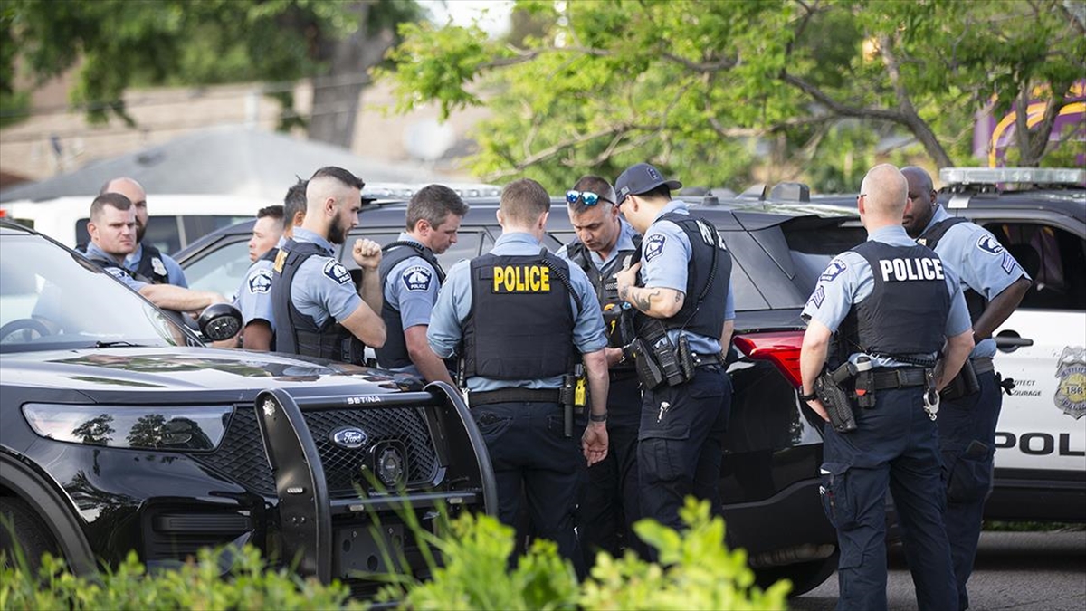 Abd'de Yazın Başlangıcına Silahlı Saldırılar Damga Vurdu