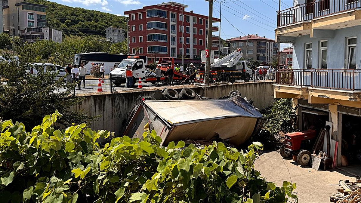 Samsun'da Trafik Kazasında 11 Kişi Yaralandı