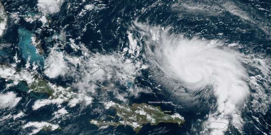 Korkunç Kasırga 240 Kilometre Hızla Geliyor, Marketler Talan Edildi