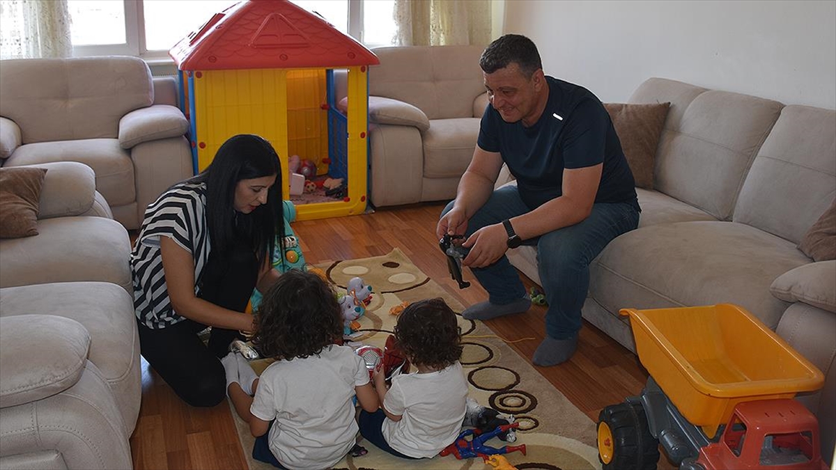 İki Yıl Arayla İki Bebeğin Koruyucu Ailesi Oldular