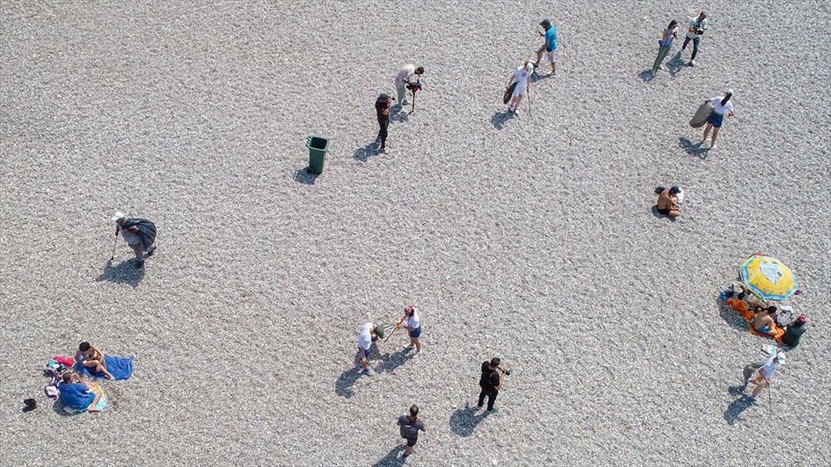 Antalya'da Deniz Ve Kıyılarda Plastik Kirliliğiyle Mücadeleye Dikkat Çekiliyor