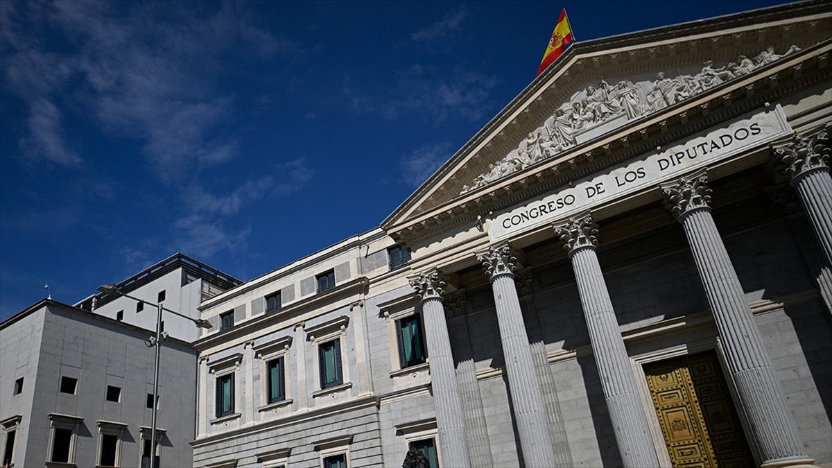 İspanya'da Siyaset Ve Şirketlerdeki Üst Düzey Yönetim Kadrolarında Kadın-erkek Sayısına Eşitlik Geliyor