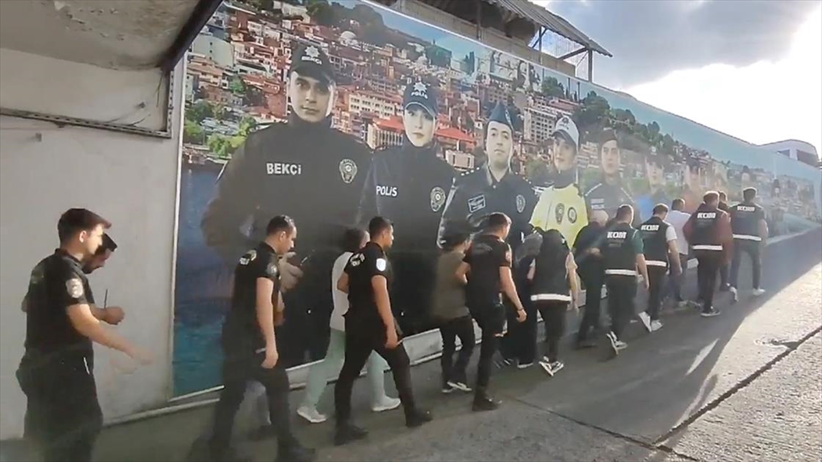İstanbul Merkezli "kara Para" Operasyonunda 12 Şüpheli Yakalandı